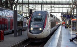 train, station, dirt, frankfurt, travel, germany, trainstation, railway, railroad, tgv, urban, city, hauptbahnhof, reise, zug, wagon, gleise, trainstationfrankfurt, intercityexpress, schienenverkehr, bahnsteig, verkehr, transport, schnelligkeit, reisen, trainstation, trainstation, tgv, tgv, tgv, tgv, tgv, zug