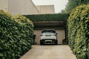 property, house, real estate, car wallpapers, court, land rover, car, garage, modern, hedges, cleas driveway, toorak, rich